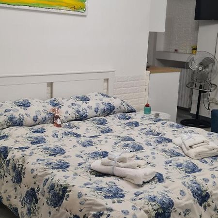 Le Ginestre In Centro Bed & Breakfast ซาแลร์โน ภายนอก รูปภาพ