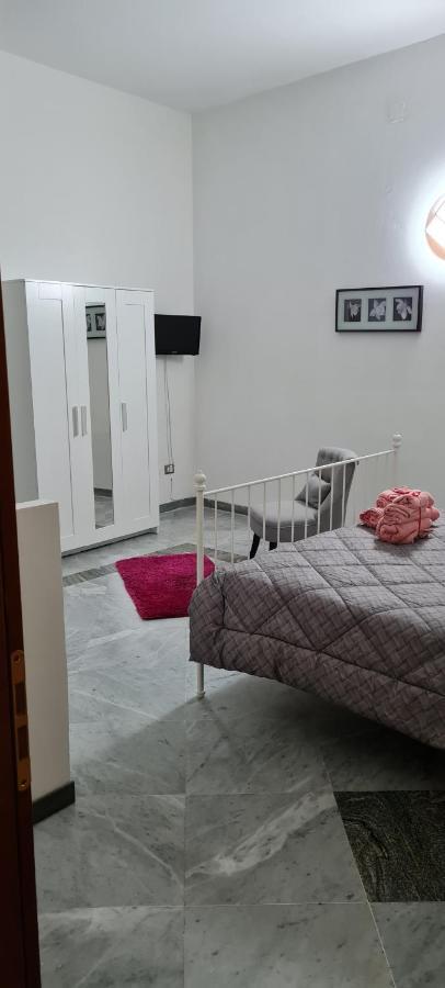 Le Ginestre In Centro Bed & Breakfast ซาแลร์โน ภายนอก รูปภาพ