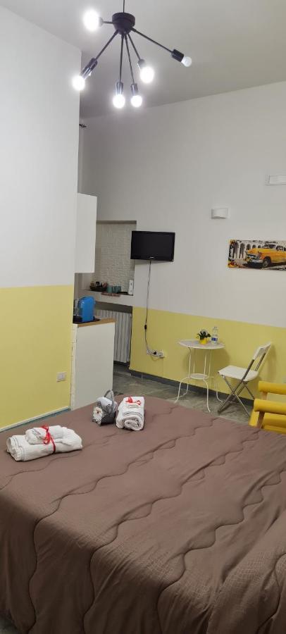 Le Ginestre In Centro Bed & Breakfast ซาแลร์โน ภายนอก รูปภาพ