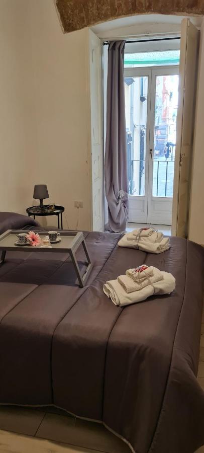Le Ginestre In Centro Bed & Breakfast ซาแลร์โน ภายนอก รูปภาพ