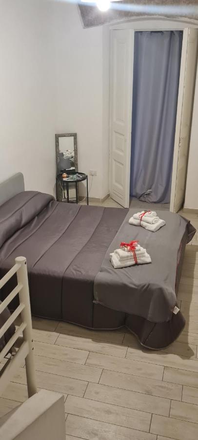 Le Ginestre In Centro Bed & Breakfast ซาแลร์โน ภายนอก รูปภาพ