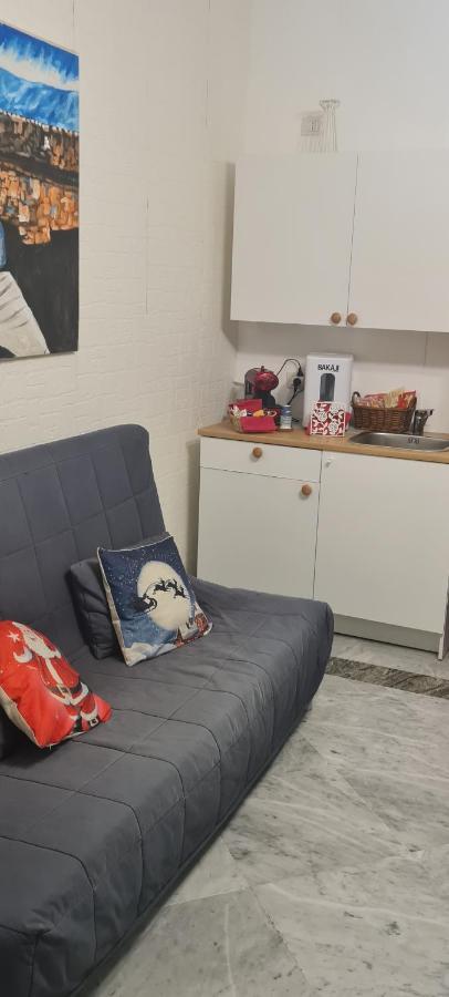 Le Ginestre In Centro Bed & Breakfast ซาแลร์โน ภายนอก รูปภาพ