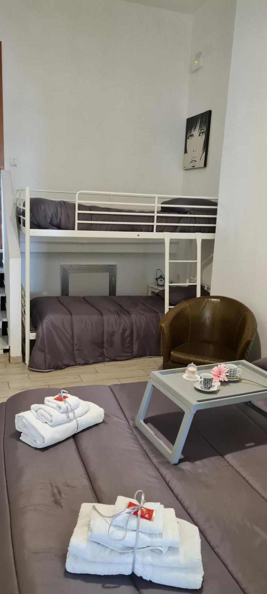 Le Ginestre In Centro Bed & Breakfast ซาแลร์โน ห้อง รูปภาพ