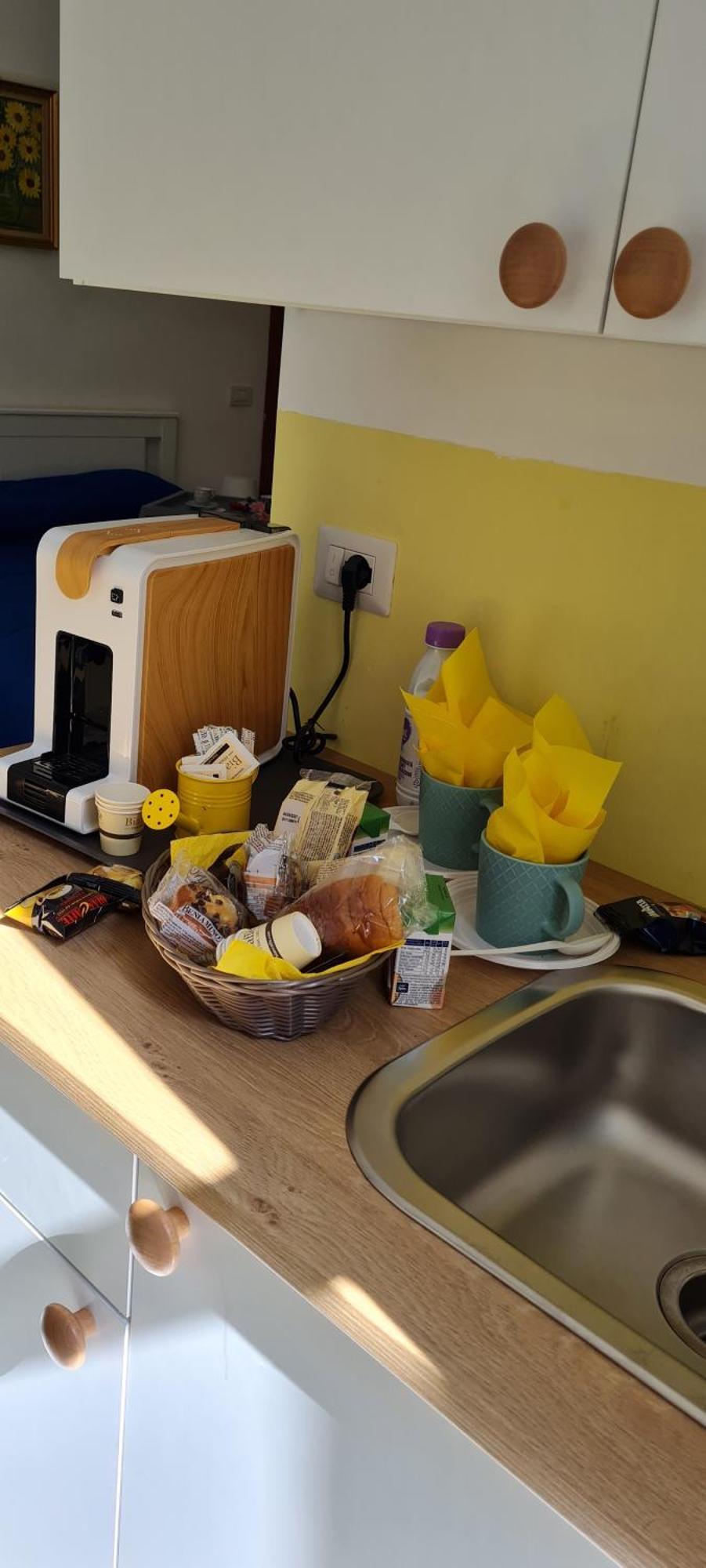 Le Ginestre In Centro Bed & Breakfast ซาแลร์โน ห้อง รูปภาพ