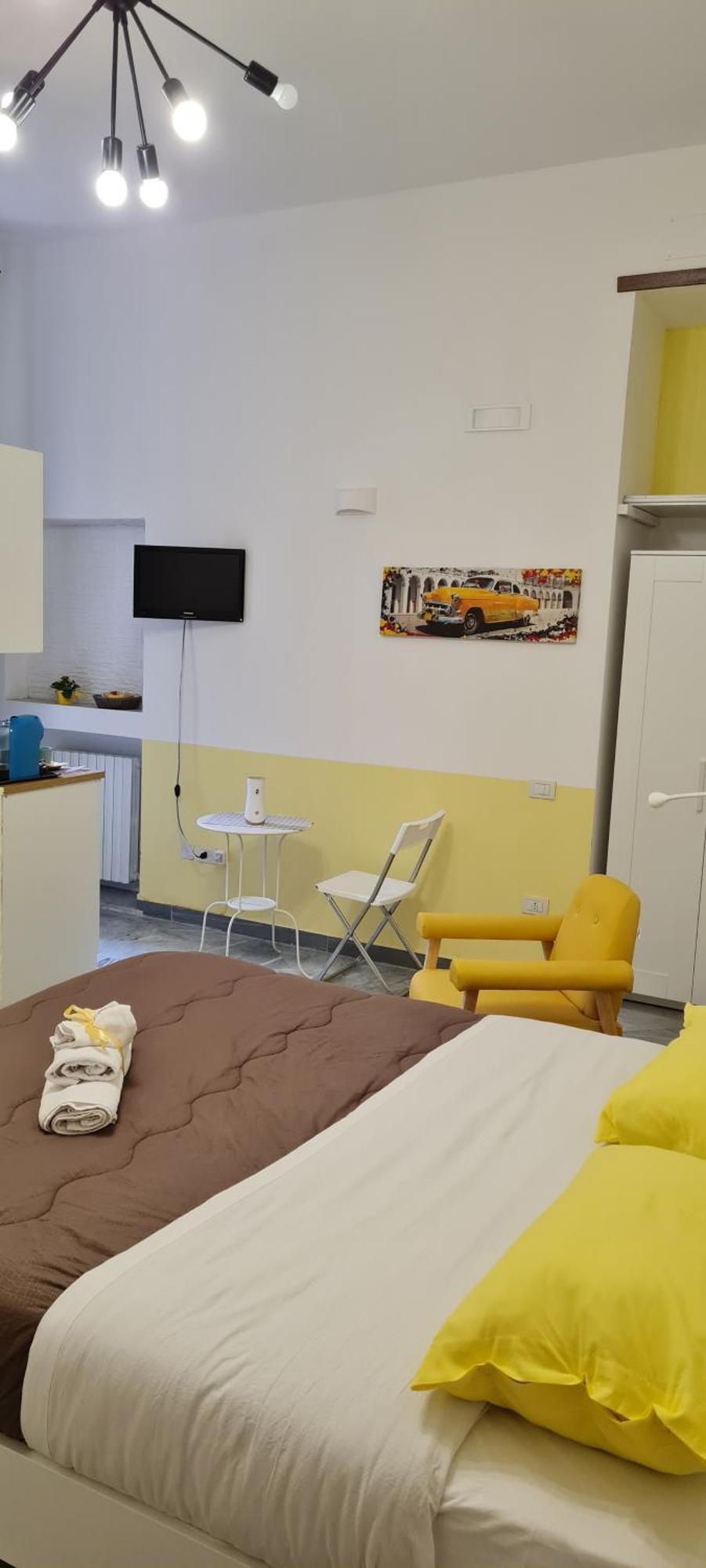 Le Ginestre In Centro Bed & Breakfast ซาแลร์โน ห้อง รูปภาพ