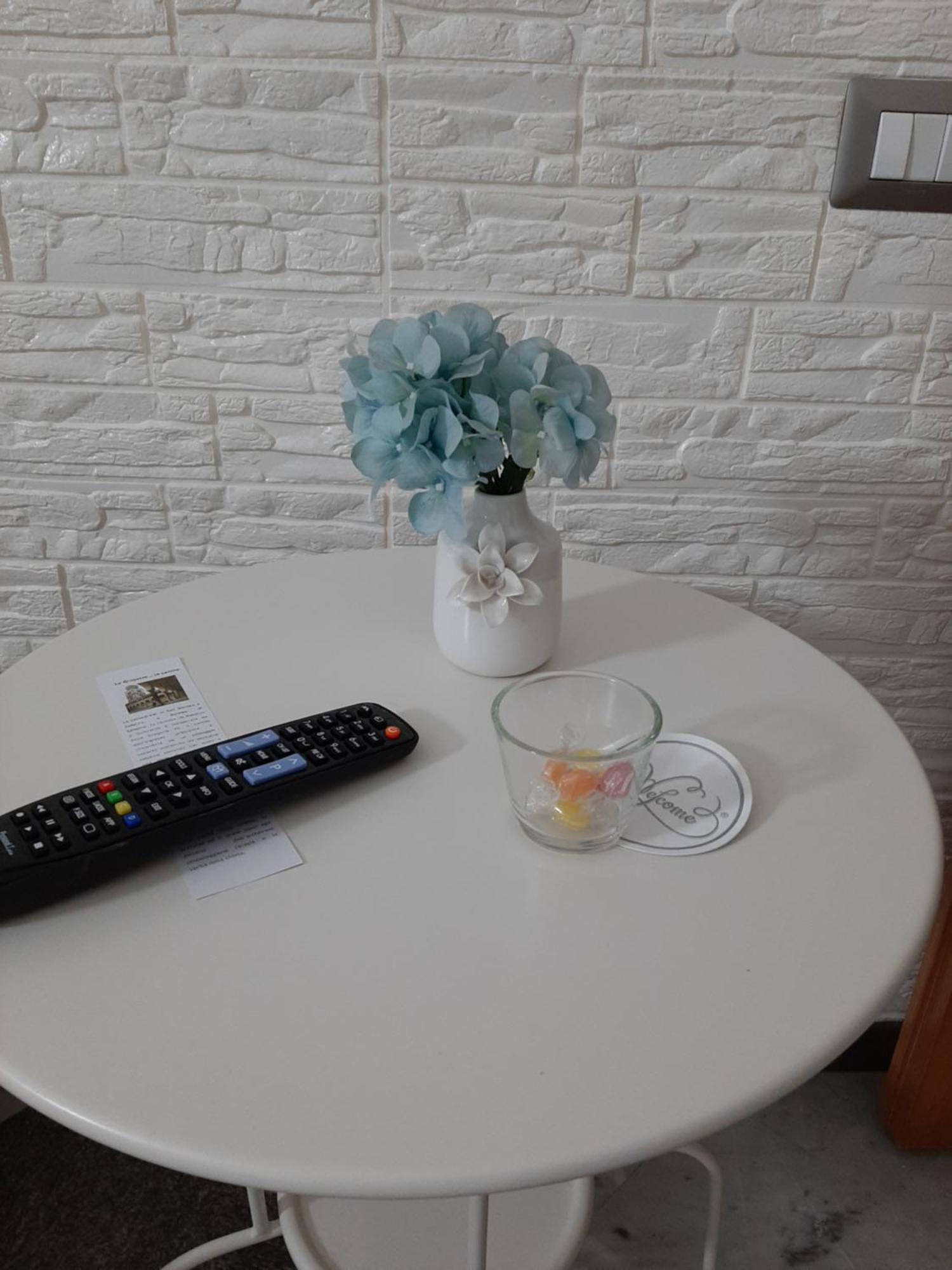 Le Ginestre In Centro Bed & Breakfast ซาแลร์โน ห้อง รูปภาพ